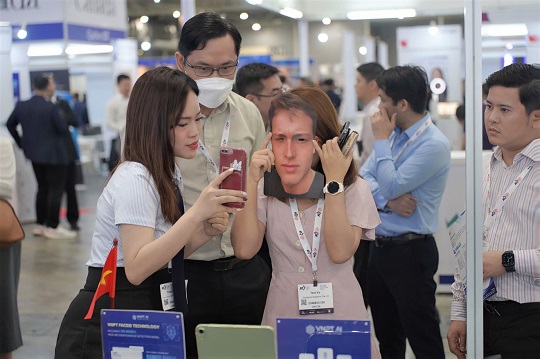 Công nghệ sinh trắc học khuôn mặt VNPT Face ID gây ấn tượng tại Asia Tech X Singapore 2023